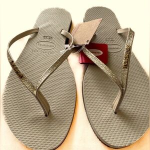NWT Havaianas- YOU- Shine Flip Flops - Golden - Women's 9